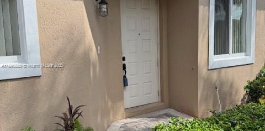 Villa ou maison à Pembroke Pines, Floride 3 chambres, 120.03 m2 № 1947216