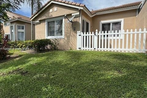 Villa ou maison à louer à Pembroke Pines, Floride: 3 chambres, 120.03 m2 № 1947216 - photo 24