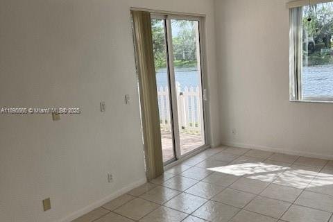 Villa ou maison à louer à Pembroke Pines, Floride: 3 chambres, 120.03 m2 № 1947216 - photo 20