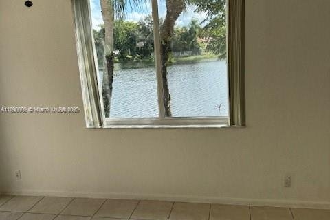 Villa ou maison à louer à Pembroke Pines, Floride: 3 chambres, 120.03 m2 № 1947216 - photo 19