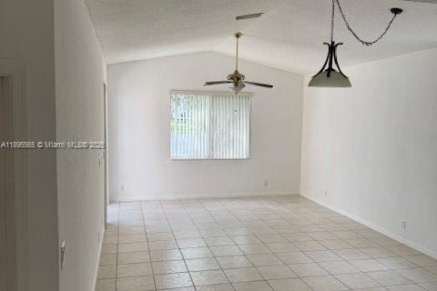 Villa ou maison à louer à Pembroke Pines, Floride: 3 chambres, 120.03 m2 № 1947216 - photo 11