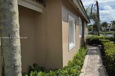 Villa ou maison à louer à Pembroke Pines, Floride: 3 chambres, 120.03 m2 № 1947216 - photo 2