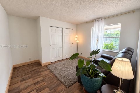 House in Coconut Creek, Florida 3 bedrooms, 163.14 sq.m. № 2399680 - photo 5