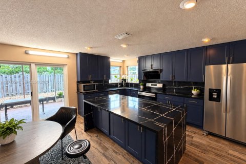 House in Coconut Creek, Florida 3 bedrooms, 163.14 sq.m. № 2399680 - photo 4