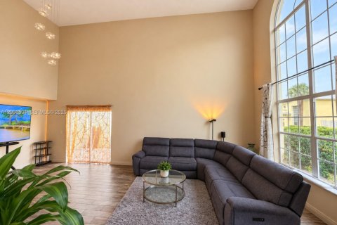 House in Coconut Creek, Florida 3 bedrooms, 163.14 sq.m. № 2399680 - photo 2
