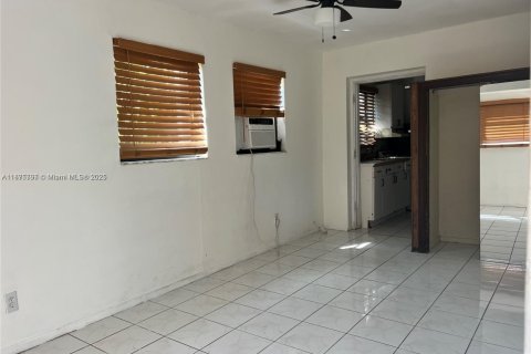 Apartment in Miramar, Florida 32.52 sq.m. № 1926517 - photo 3