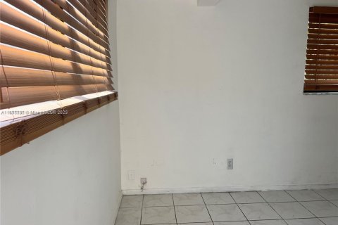 Apartment in Miramar, Florida 32.52 sq.m. № 1926517 - photo 4