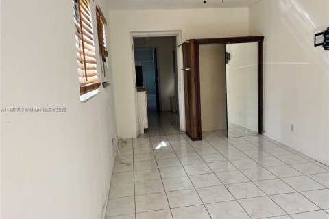 Apartment in Miramar, Florida 32.52 sq.m. № 1926517 - photo 2