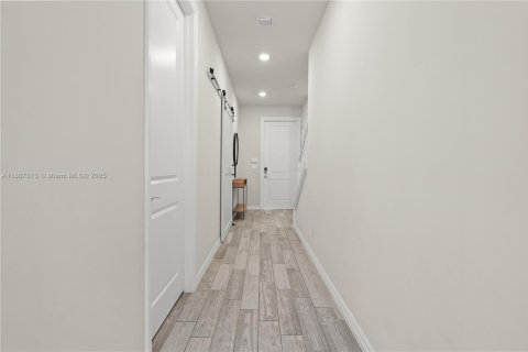 Villa ou maison à vendre à Hollywood, Floride: 3 chambres, 163.51 m2 № 1942200 - photo 23