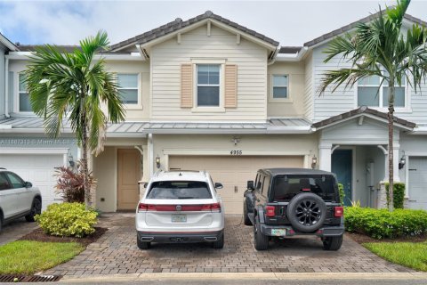 Villa ou maison à vendre à Hollywood, Floride: 3 chambres, 163.51 m2 № 1942200 - photo 1