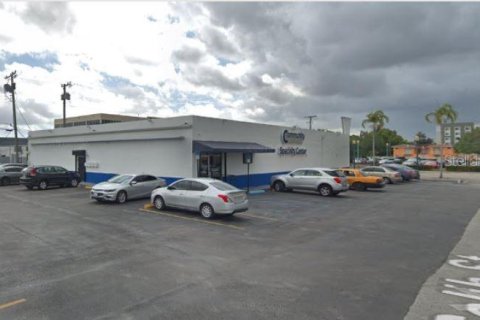 Commercial property in Opa-locka, Florida 596.9 sq.m. № 1426724 - photo 4