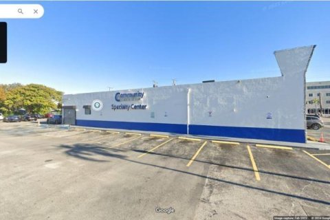Commercial property in Opa-locka, Florida 596.9 sq.m. № 1426724 - photo 1