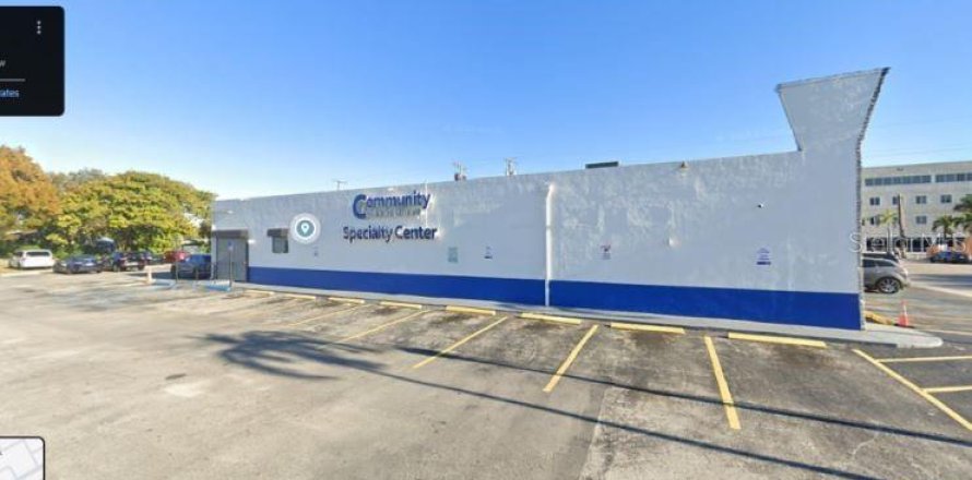 Commercial property in Opa-locka, Florida 596.9 sq.m. № 1426724