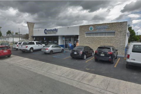 Commercial property in Opa-locka, Florida 596.9 sq.m. № 1426724 - photo 5