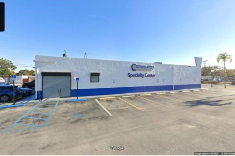 Commercial property in Opa-locka, Florida 596.9 sq.m. № 1426724 - photo 3