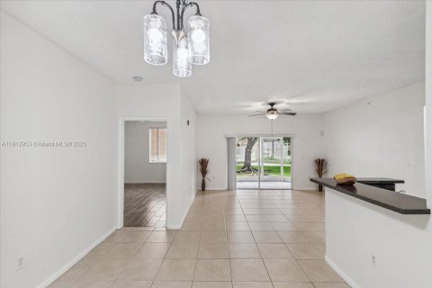 Condo in Davie, Florida, 2 bedrooms  № 1770587 - photo 16