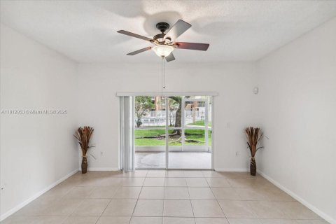 Condo in Davie, Florida, 2 bedrooms  № 1770587 - photo 19