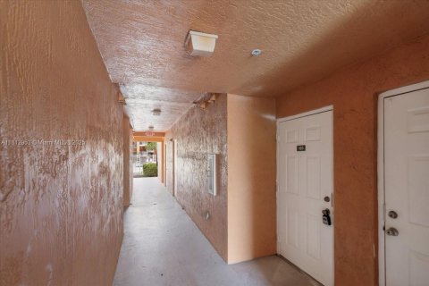 Condo in Davie, Florida, 2 bedrooms  № 1770587 - photo 11