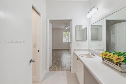 Condo in Davie, Florida, 2 bedrooms  № 1770587 - photo 27