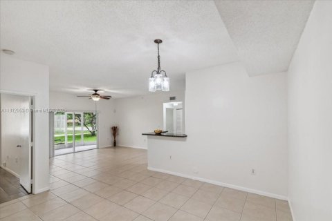 Condo in Davie, Florida, 2 bedrooms  № 1770587 - photo 14