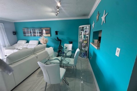 Condo in Miami, Florida, 1 bedroom № 1985833 - photo 8