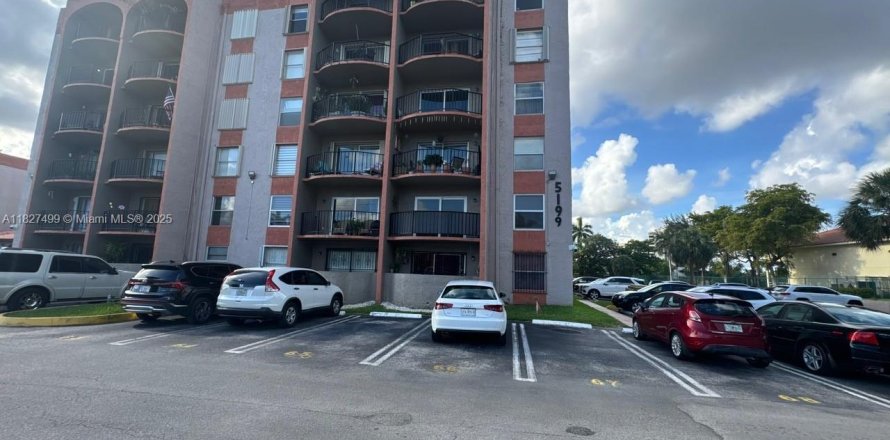 Condo in Miami, Florida, 1 bedroom № 1985833