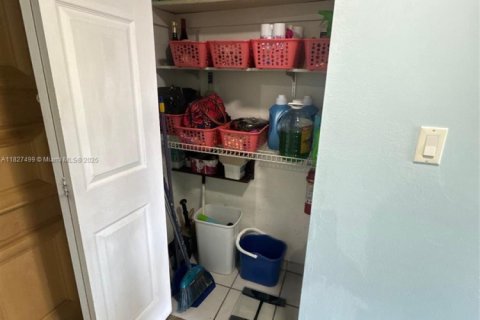 Condo in Miami, Florida, 1 bedroom № 1985833 - photo 23