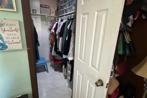 Condo in Miami, Florida, 1 bedroom № 1985833 - photo 26