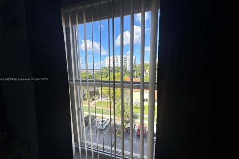 Condo in Miami, Florida, 1 bedroom № 1985833 - photo 24