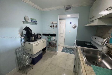 Condo in Miami, Florida, 1 bedroom № 1985833 - photo 15