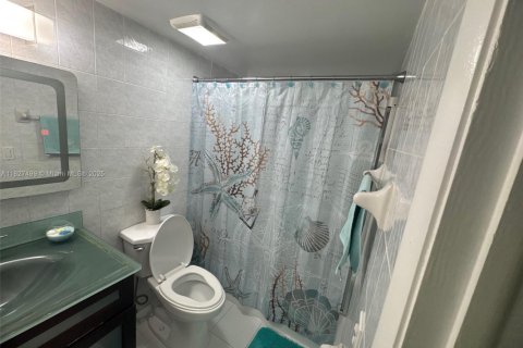 Condo in Miami, Florida, 1 bedroom № 1985833 - photo 20
