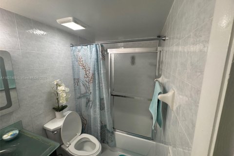 Condo in Miami, Florida, 1 bedroom № 1985833 - photo 21
