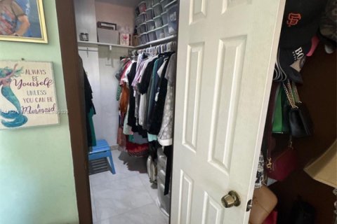 Condo in Miami, Florida, 1 bedroom № 1985833 - photo 25