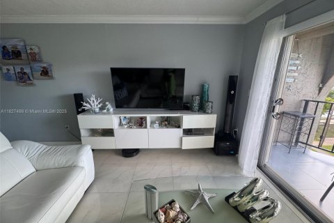 Condo in Miami, Florida, 1 bedroom № 1985833 - photo 17