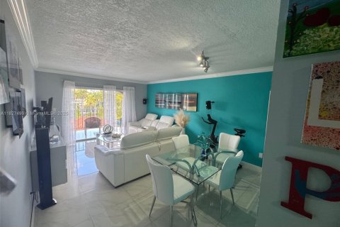 Condo in Miami, Florida, 1 bedroom № 1985833 - photo 7
