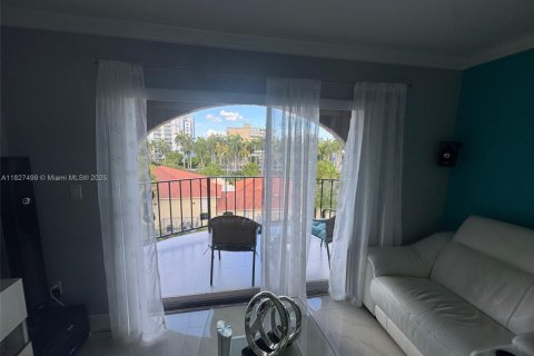 Condo in Miami, Florida, 1 bedroom № 1985833 - photo 18