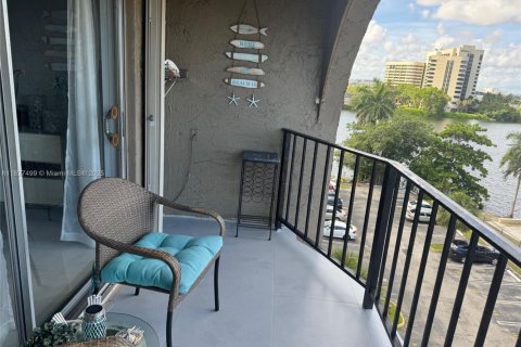 Condo in Miami, Florida, 1 bedroom № 1985833 - photo 5