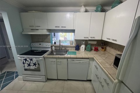 Condo in Miami, Florida, 1 bedroom № 1985833 - photo 14