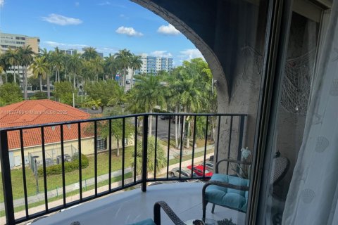 Condo in Miami, Florida, 1 bedroom № 1985833 - photo 2