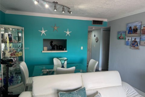 Condo in Miami, Florida, 1 bedroom № 1985833 - photo 9