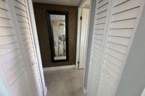 Condo in Miami, Florida, 1 bedroom № 1985833 - photo 29