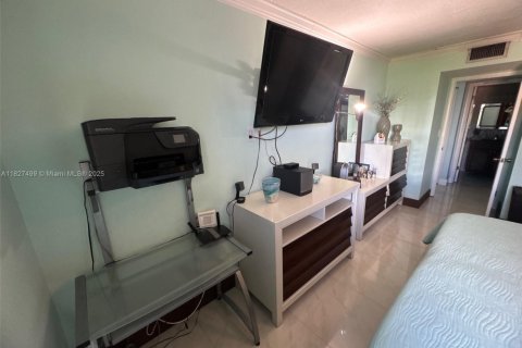Condo in Miami, Florida, 1 bedroom № 1985833 - photo 28