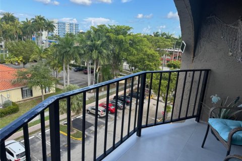 Condo in Miami, Florida, 1 bedroom № 1985833 - photo 3
