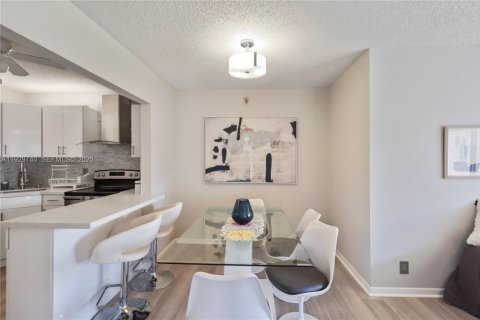 Снять в аренду кондоминиум в Гринакрес, Флорида 2 спальни, 87.05м2, № 2034598 - фото 2