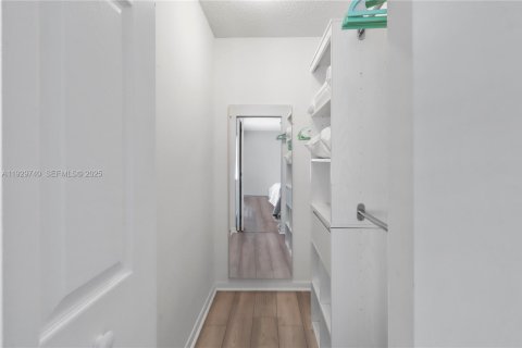 Снять в аренду кондоминиум в Гринакрес, Флорида 2 спальни, 87.05м2, № 2034598 - фото 8