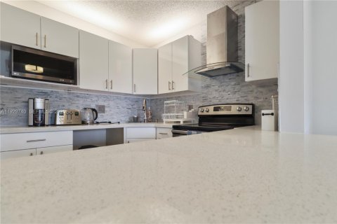 Снять в аренду кондоминиум в Гринакрес, Флорида 2 спальни, 87.05м2, № 2034598 - фото 3