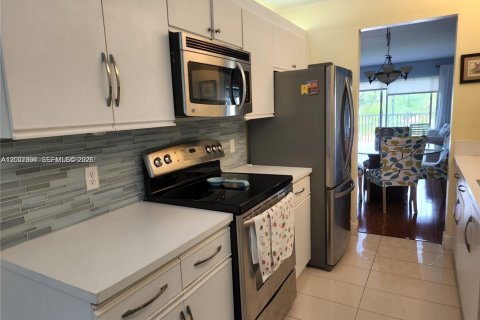 Copropriété à louer à Pembroke Pines, Floride: 2 chambres, 102.19 m2 № 2167994 - photo 11