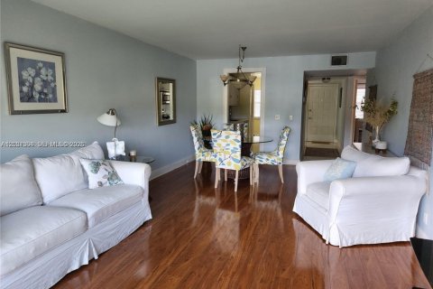 Copropriété à louer à Pembroke Pines, Floride: 2 chambres, 102.19 m2 № 2167994 - photo 3