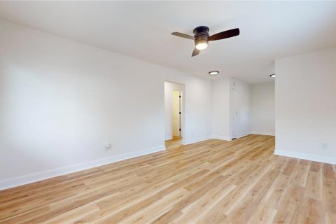 Immobilier commercial à vendre à Tampa, Floride: 4 chambres, 139.35 m2 № 1676008 - photo 4