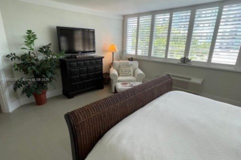 Снять в аренду кондоминиум в Майами-Бич, Флорида 1 спальня, 75.25м2, № 1957738 - фото 10